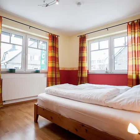 Hauptstrasse 1-s
